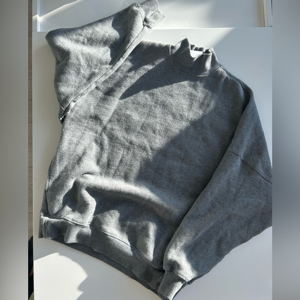 Aritzia Megafleece Grey Mockneck Sweater size 1
